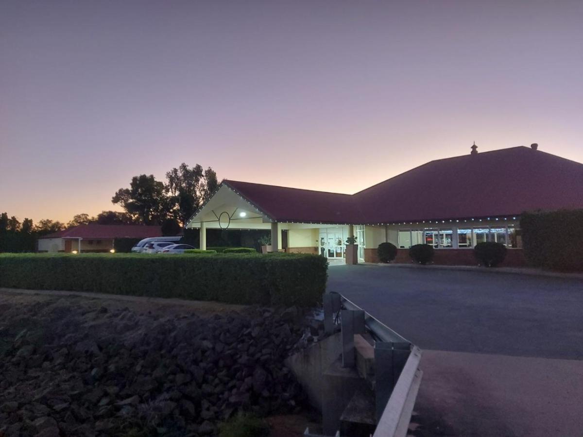 Emerald Explorers Inn Εξωτερικό φωτογραφία