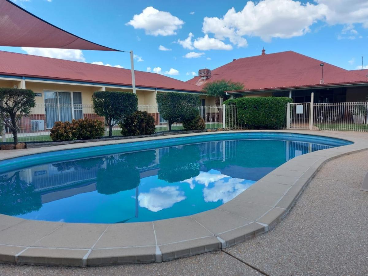 Emerald Explorers Inn Εξωτερικό φωτογραφία