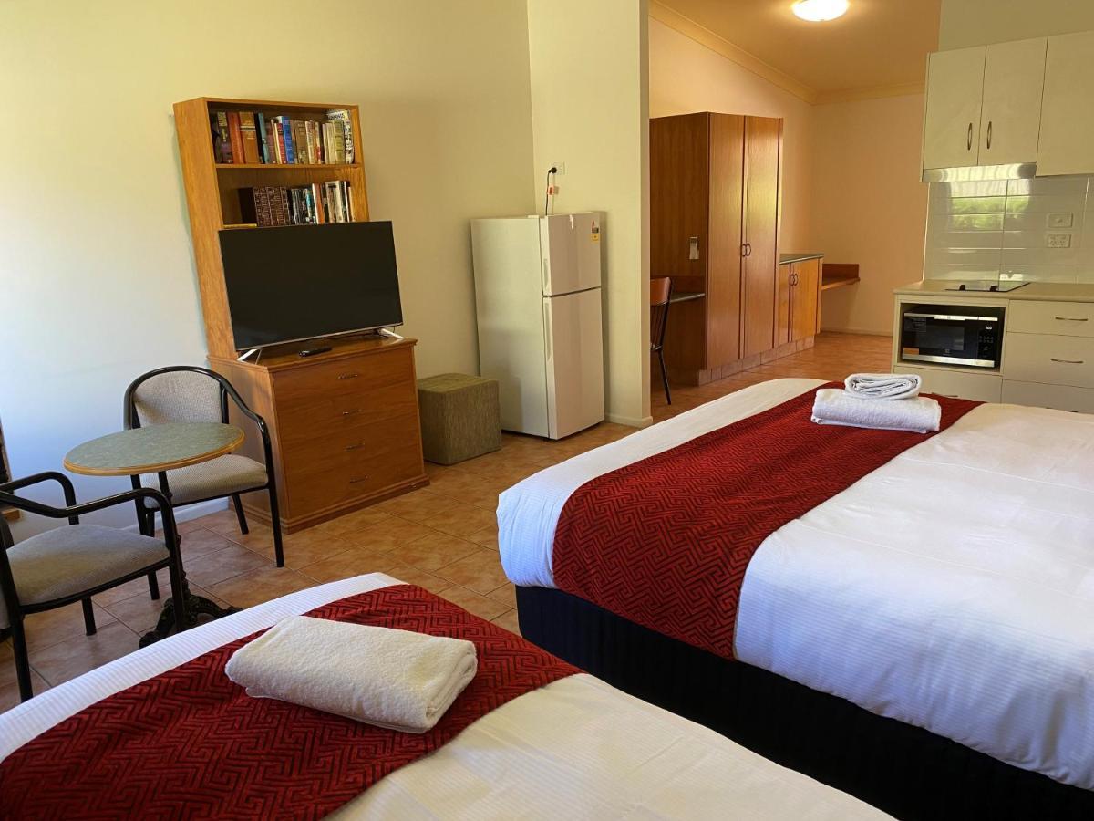 Emerald Explorers Inn Εξωτερικό φωτογραφία