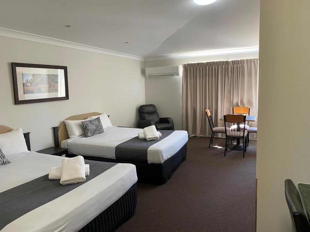 Emerald Explorers Inn Εξωτερικό φωτογραφία