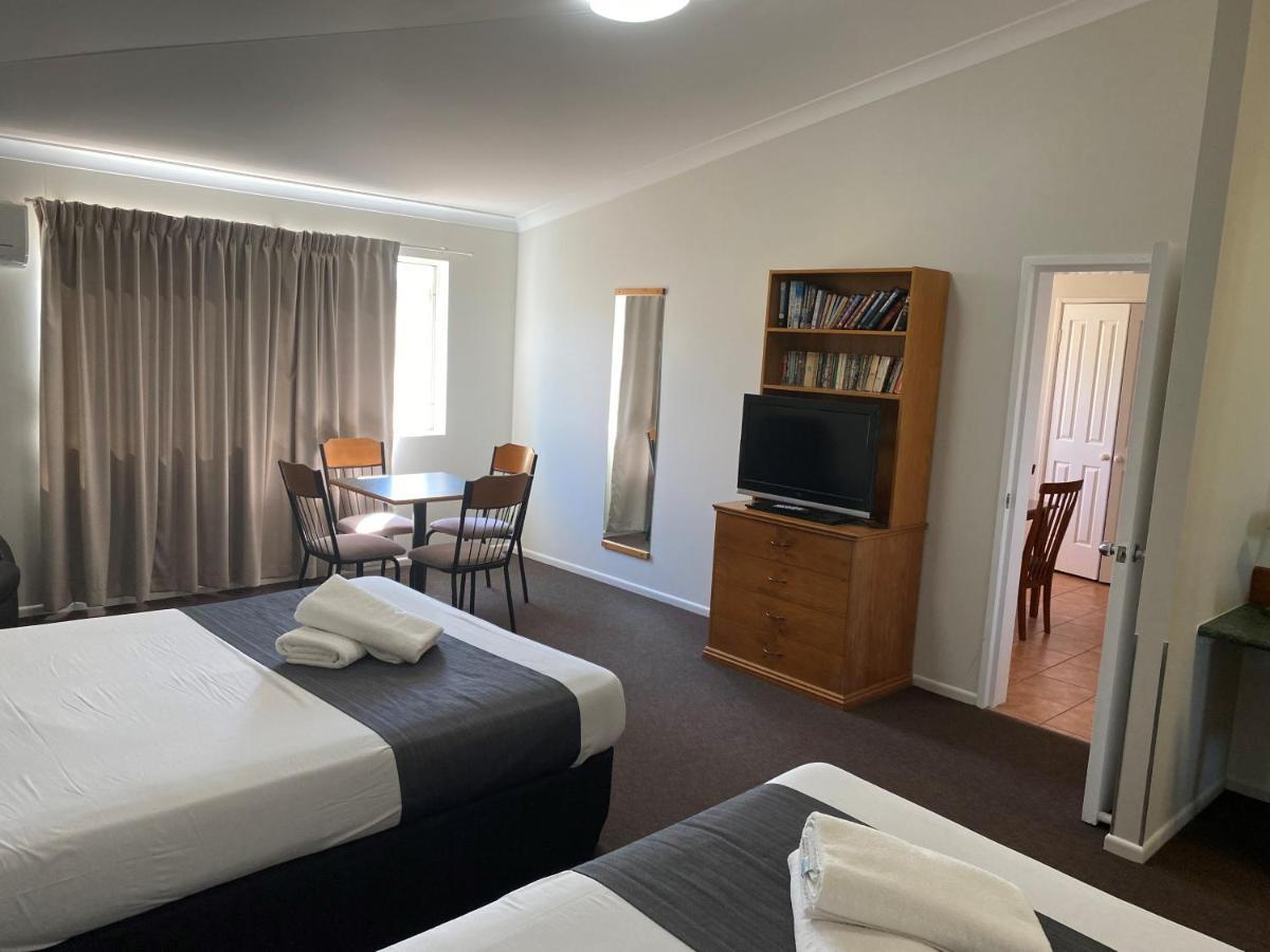 Emerald Explorers Inn Εξωτερικό φωτογραφία