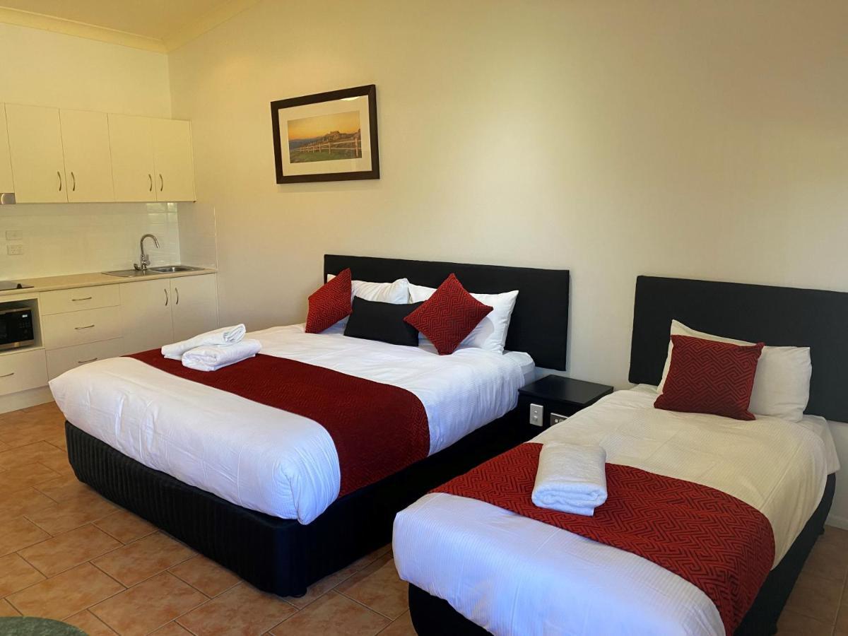 Emerald Explorers Inn Εξωτερικό φωτογραφία