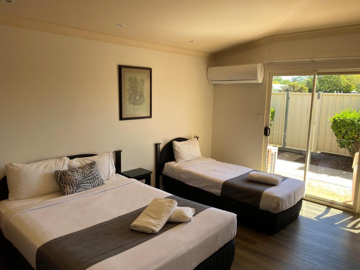 Emerald Explorers Inn Εξωτερικό φωτογραφία