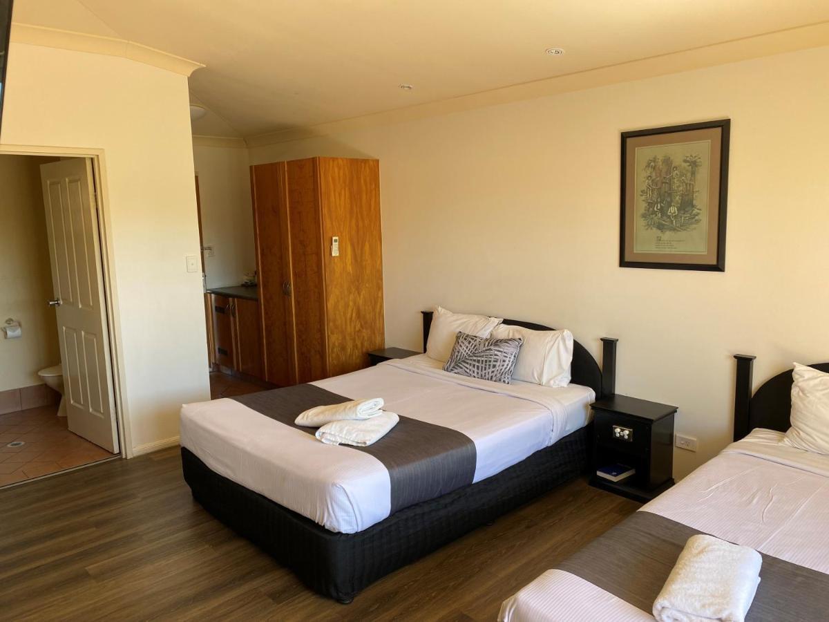 Emerald Explorers Inn Εξωτερικό φωτογραφία