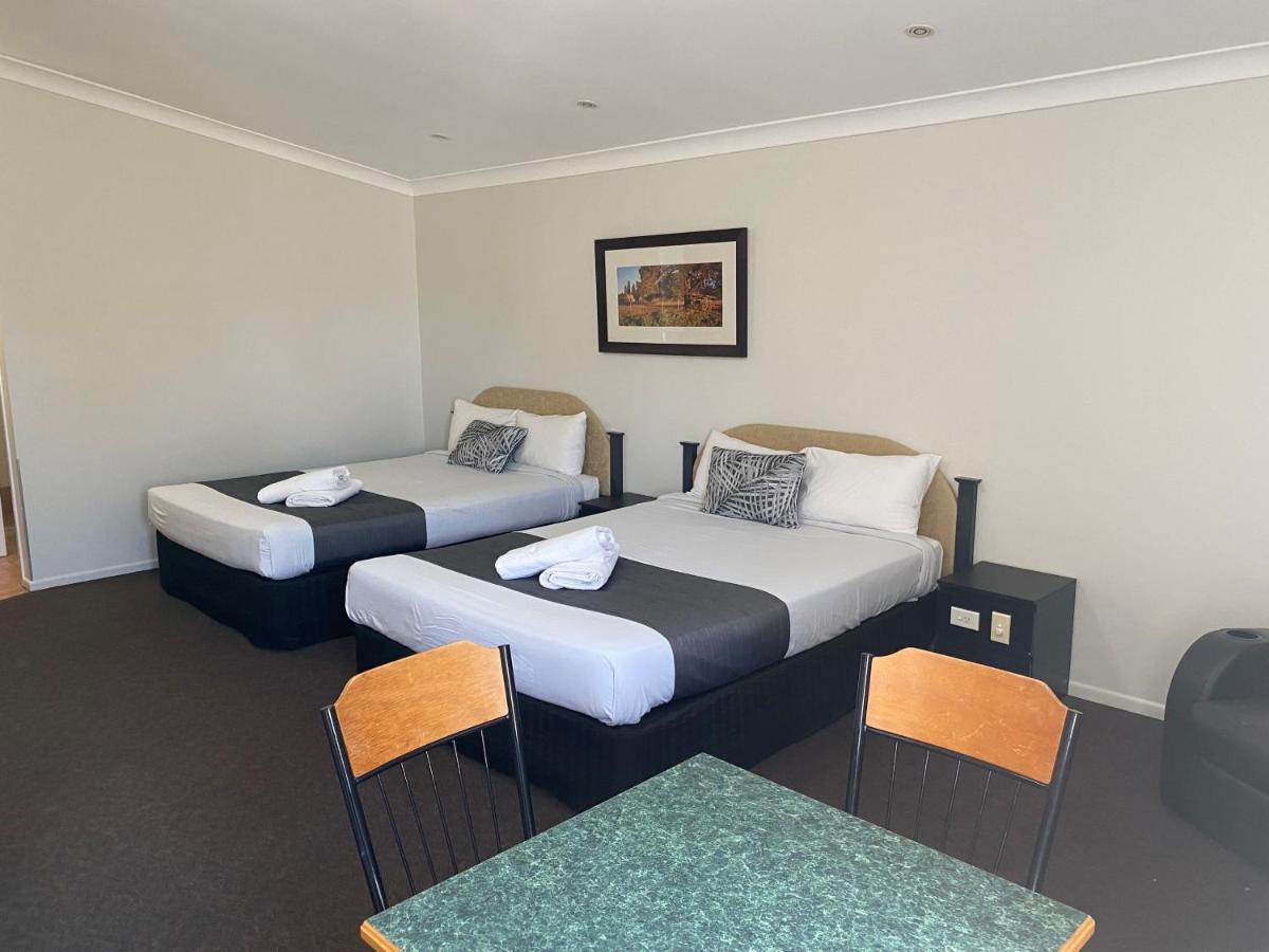 Emerald Explorers Inn Εξωτερικό φωτογραφία