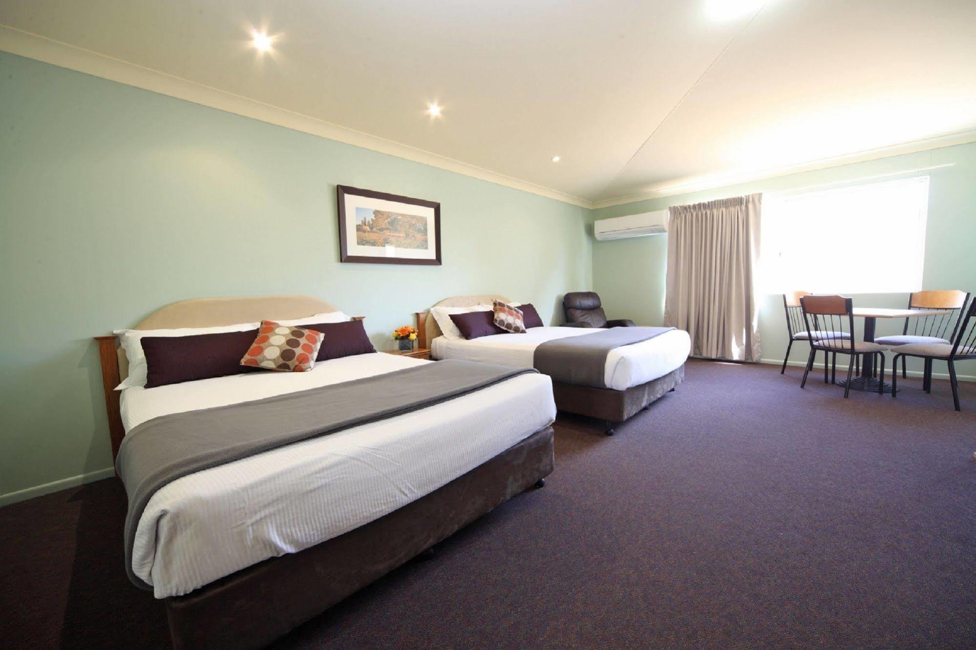 Emerald Explorers Inn Εξωτερικό φωτογραφία