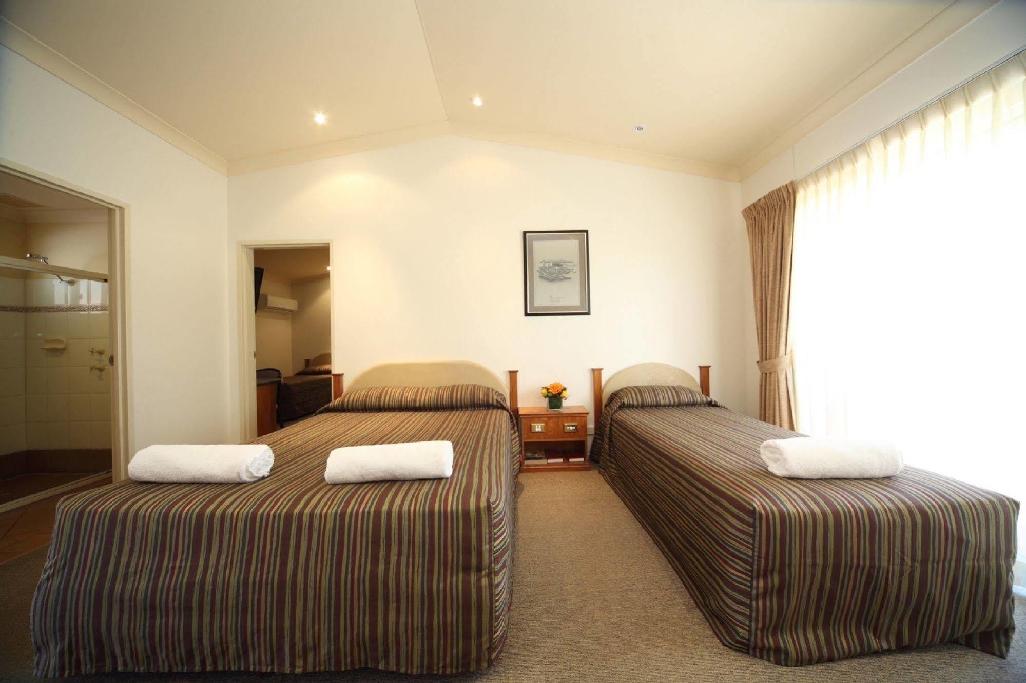 Emerald Explorers Inn Εξωτερικό φωτογραφία