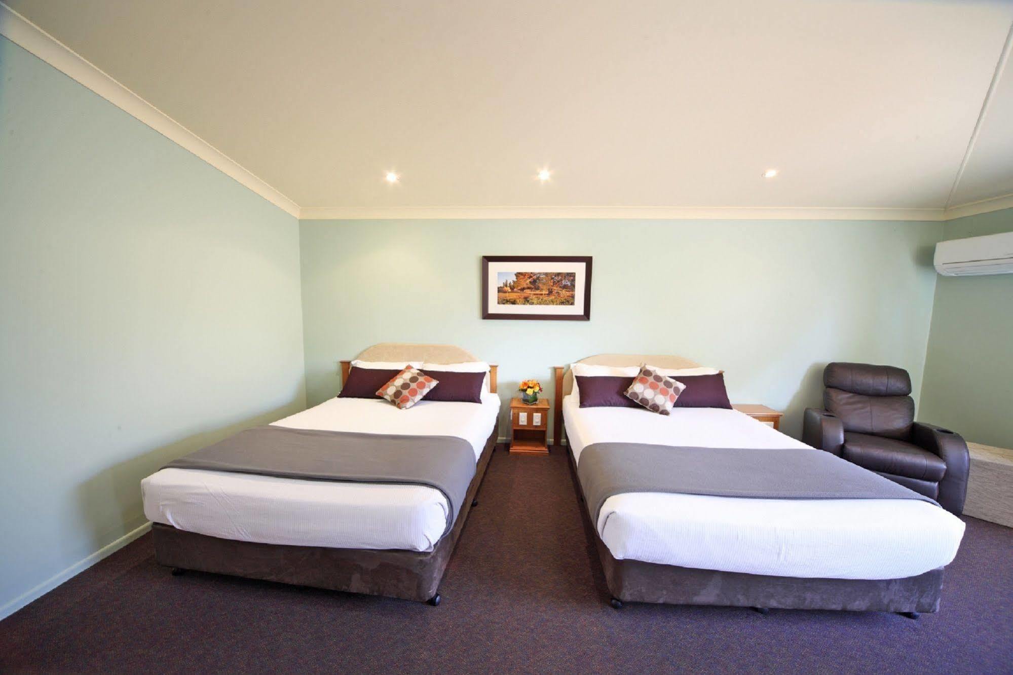 Emerald Explorers Inn Εξωτερικό φωτογραφία