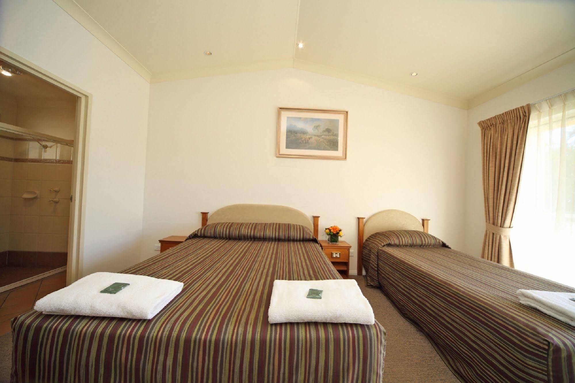 Emerald Explorers Inn Εξωτερικό φωτογραφία