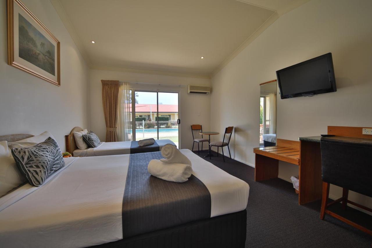 Emerald Explorers Inn Εξωτερικό φωτογραφία