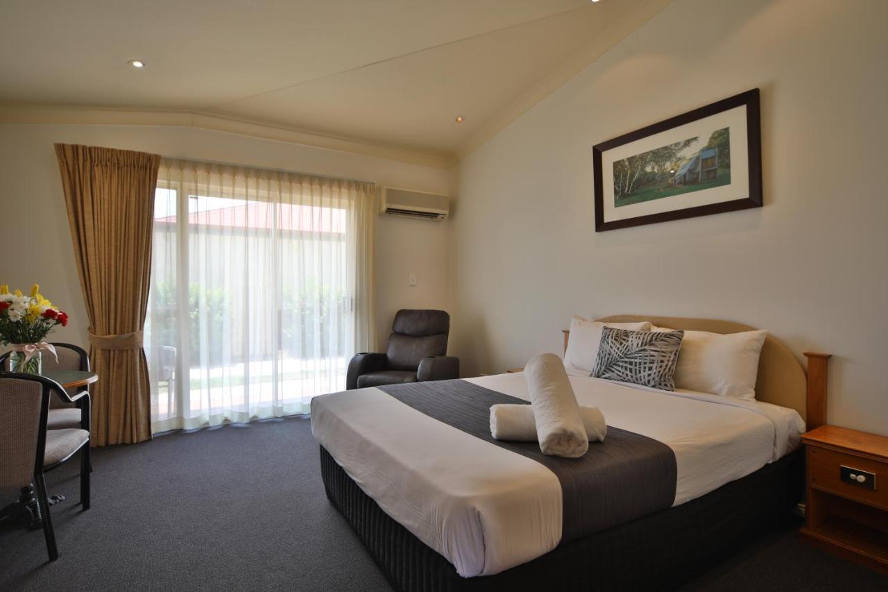 Emerald Explorers Inn Εξωτερικό φωτογραφία