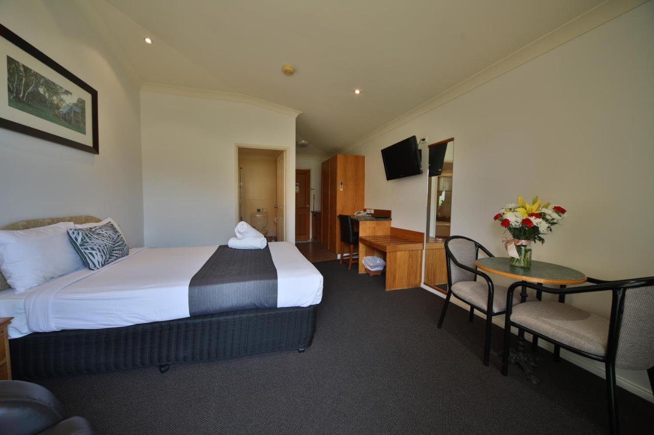 Emerald Explorers Inn Εξωτερικό φωτογραφία